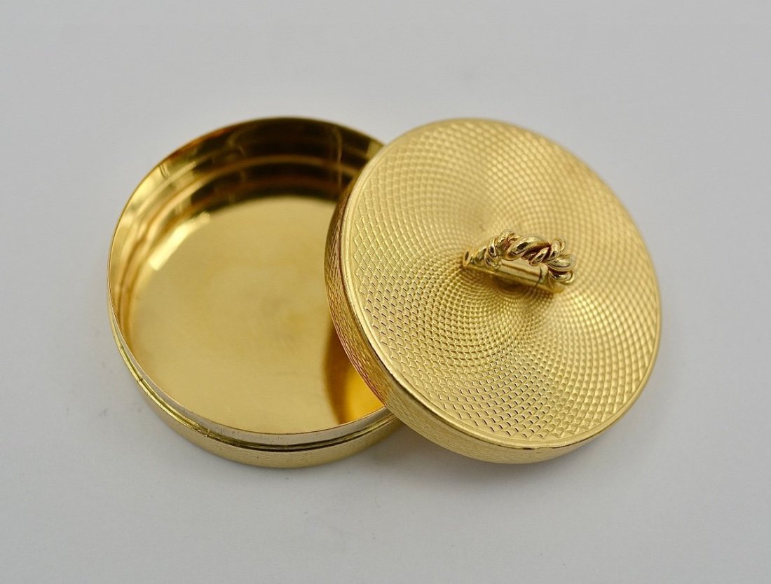 Box Pill Box In 18k Gold, London Circa 1957: Small circular box / pill box in young gold with trompe l'oeil guillochÃ© decoration. Mobile lid grip. United Kingdom, London around 1957 Gold hallmark 750/1000 on both sides of the box. Master Gold