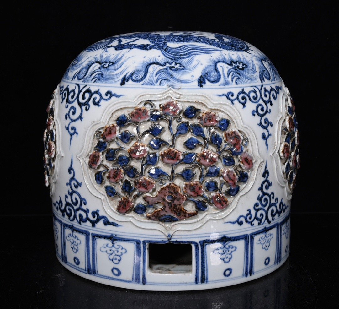 Yuan Dynasty blue and white underglaze red pinched dragon pattern yurt (1 of 9)