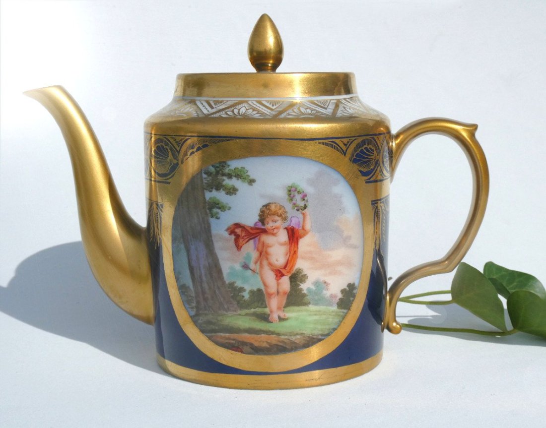 Old Paris porcelain jug. Early 19th century work. Very beautiful decoration of cherubs with a quiver (1 of 11)
