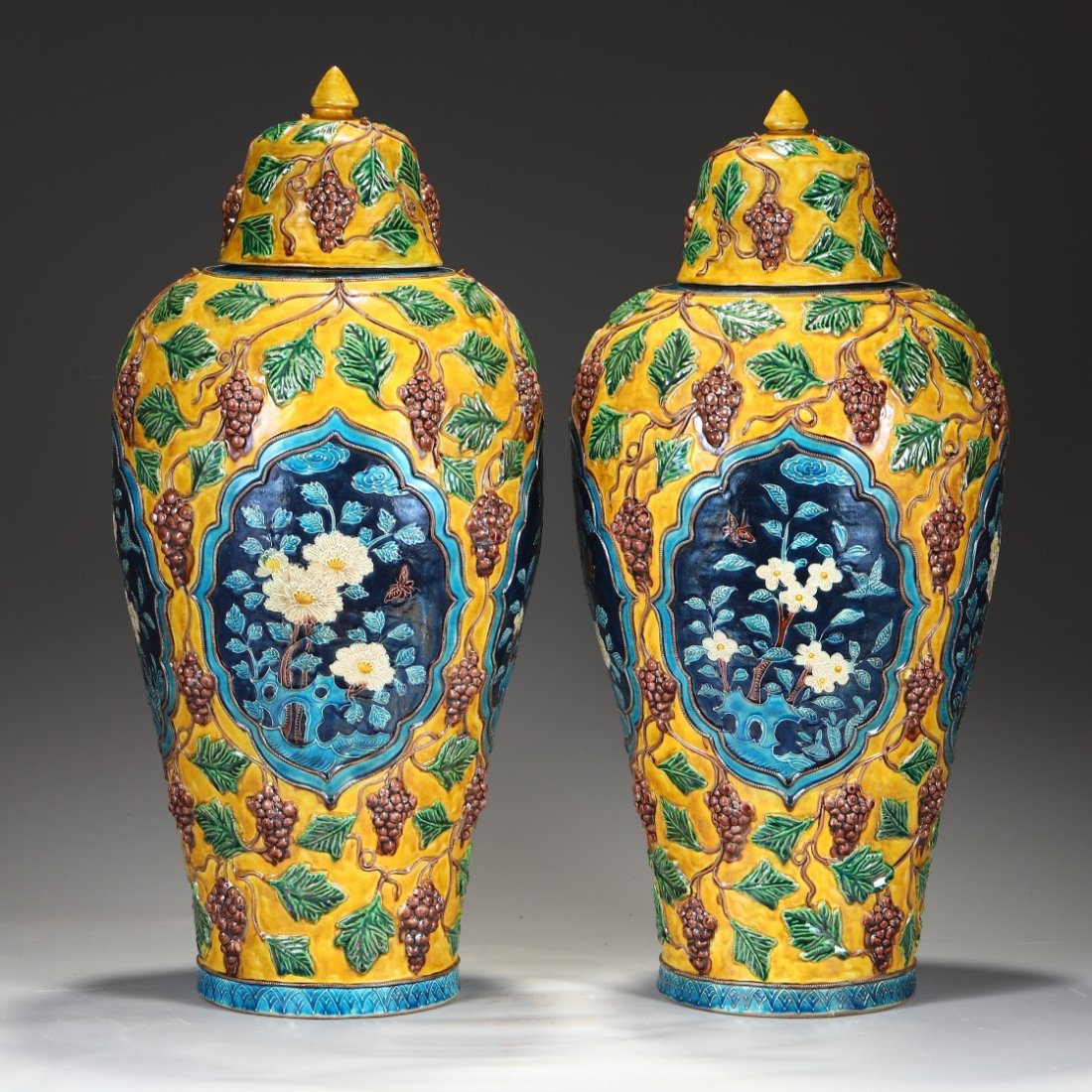 Old collection, very rare Ming Dynasty Wanli 6th year, pair vases (1 of 8)
