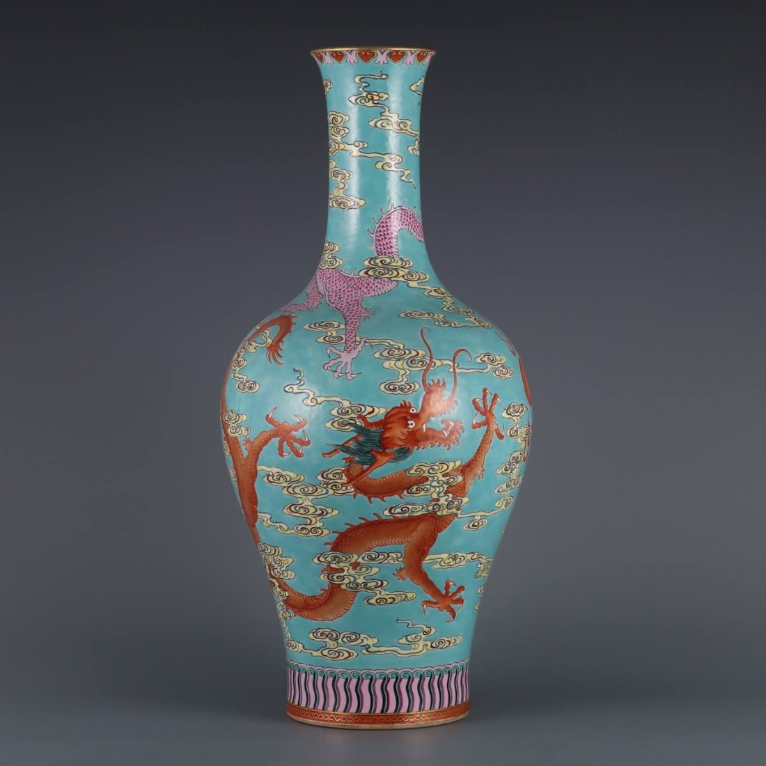 Greenland pastel double dragons playing with pearls vase from the Qianlong period: Greenland pastel double dragons playing with pearls vase from the Qianlong period of the Qing Dynasty. Size: height 42.9cm, diameter 8cm