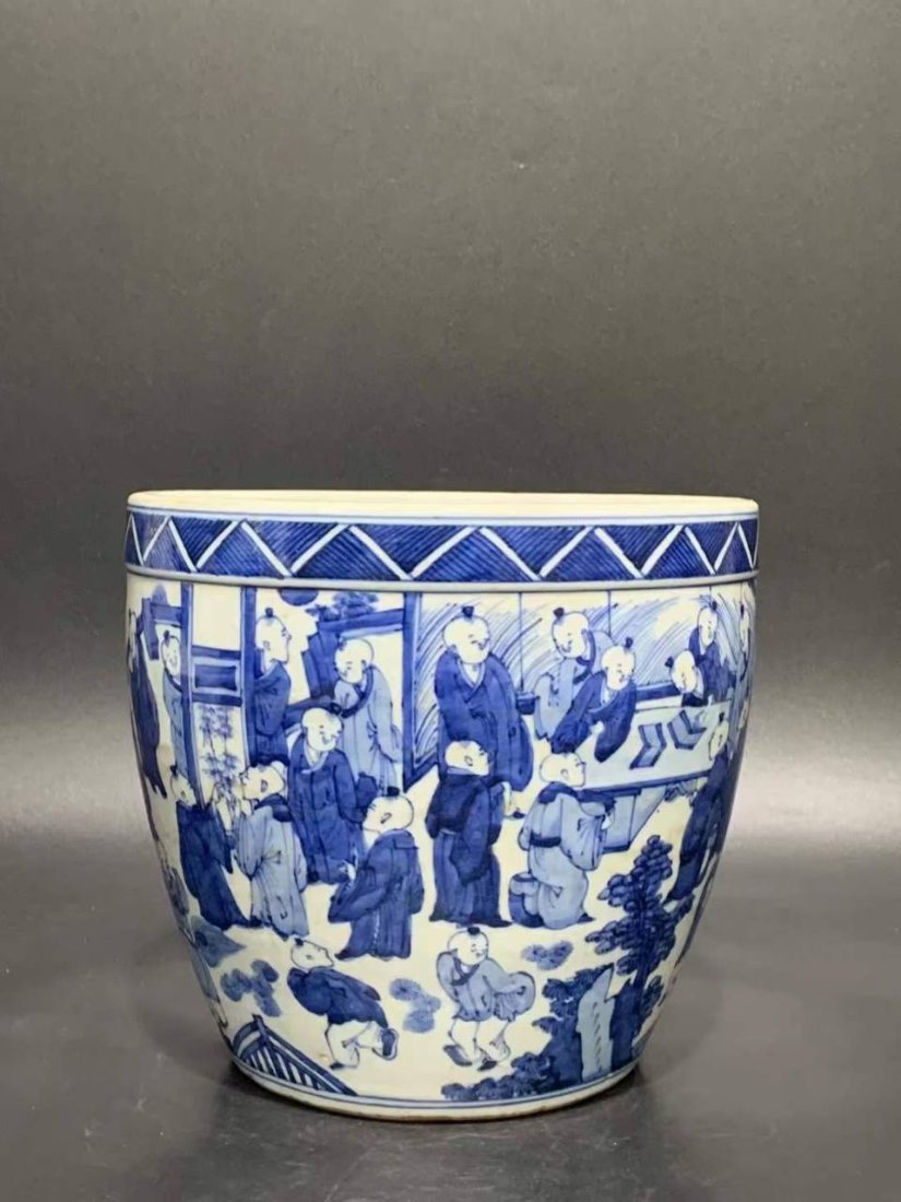 Ming Dynasty Wanli blue and white vat with hundreds of sons pattern: Ming Dynasty Wanli blue and white vat with hundreds of sons pattern, height 18.5, diameter 20 cm