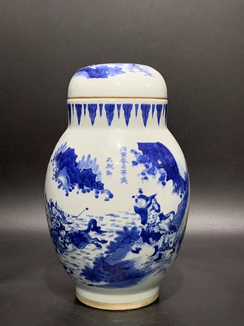 Blue and white lotus seed jar with character stories in the late Ming and early Qing dynasties: Blue and white lotus seed jar with character stories in the late Ming and early Qing dynasties, 31 cm high