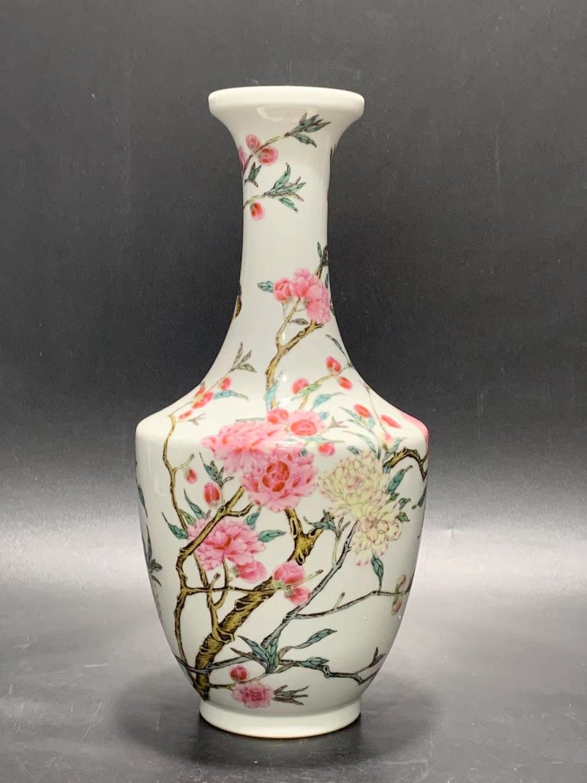 Qing Yongzheng pastel flower vase: Qing Yongzheng pastel flower vase, 29 cm high