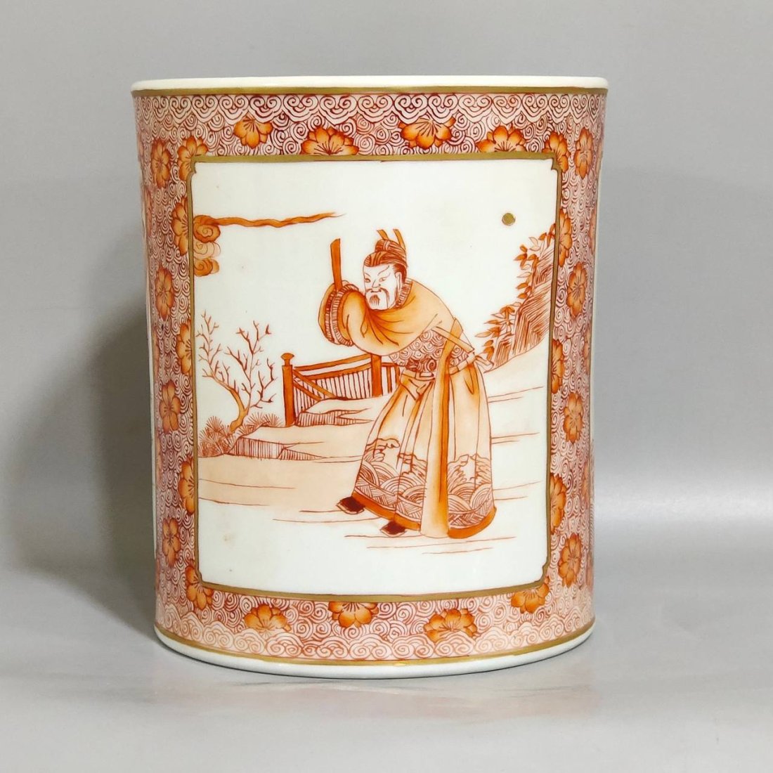 Gonghong window character story pen holder made by Emperor Kangxi of the Qing Dynasty: Gonghong window character story pen holder made by Emperor Kangxi of the Qing Dynasty, height 14.5 cm, diameter 12.5 cm