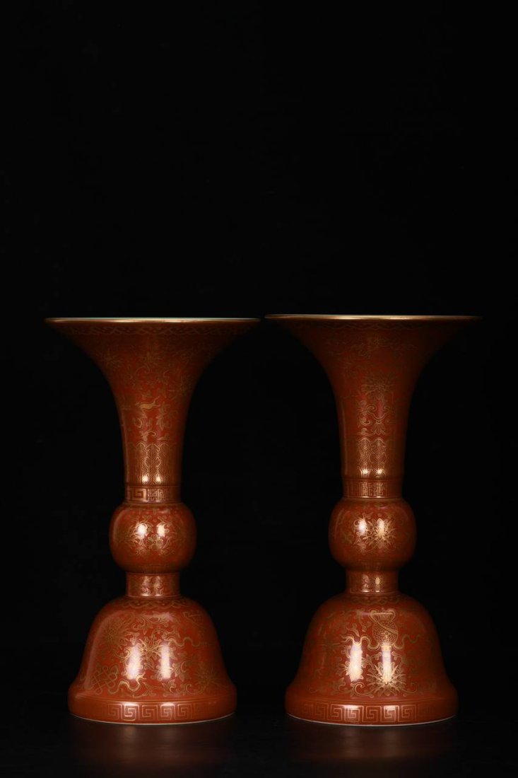 Qianlong reign of the Qing Dynasty, a vitriol red gold eight-treasure flower goblet: Qianlong reign of the Qing Dynasty, a vitriol red gold eight-treasure flower goblet, 24.3 cm high, 13.6 cm in diameter, and 10.5 cm in base diameter.