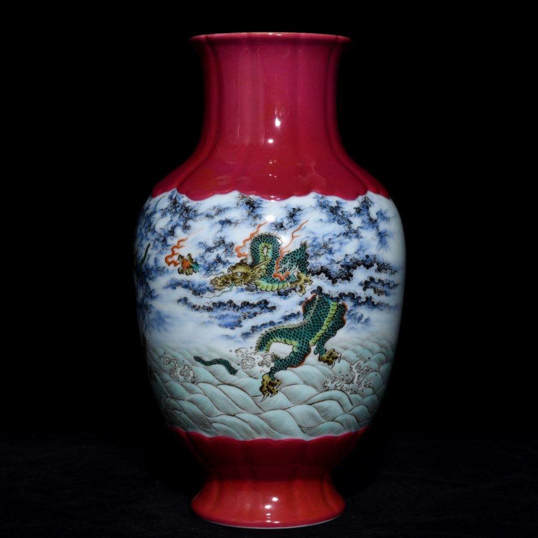 Qianlong period of the Qing Dynasty, rouge red pastel dragon-patterned melon-edge vase (1 of 9)