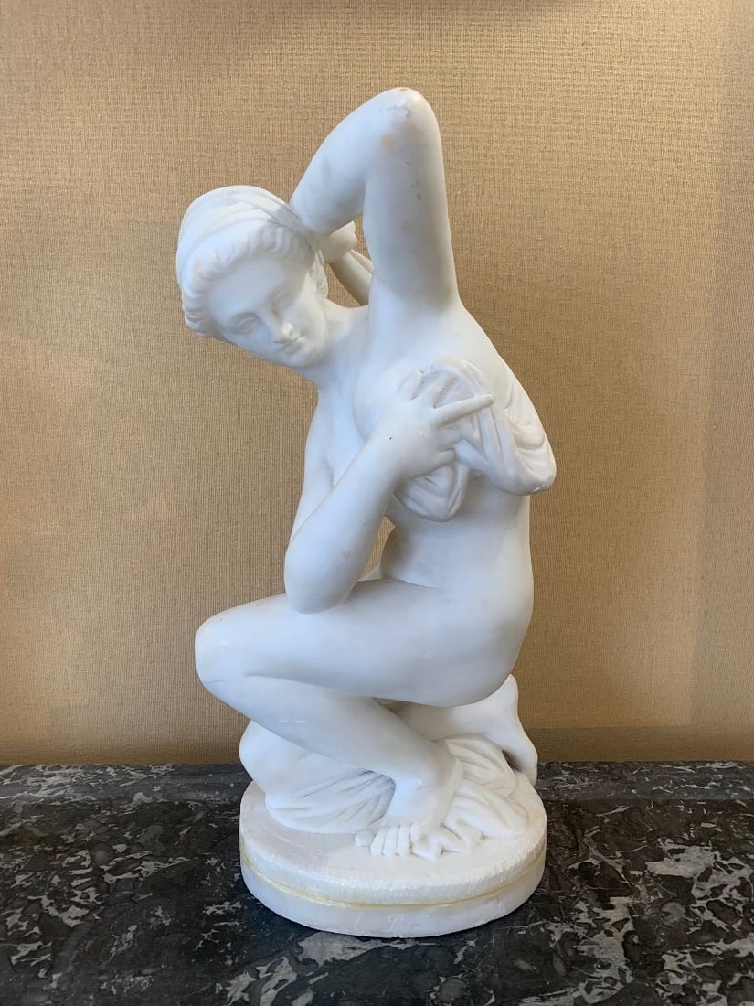 Francesco Pozzi, Venus After the Bath: Artist: Francesco Pozzi (1779-1844) Period: 19th century Style: Napoleon III Condition: Very good condition Material: Marble Height: 37cm