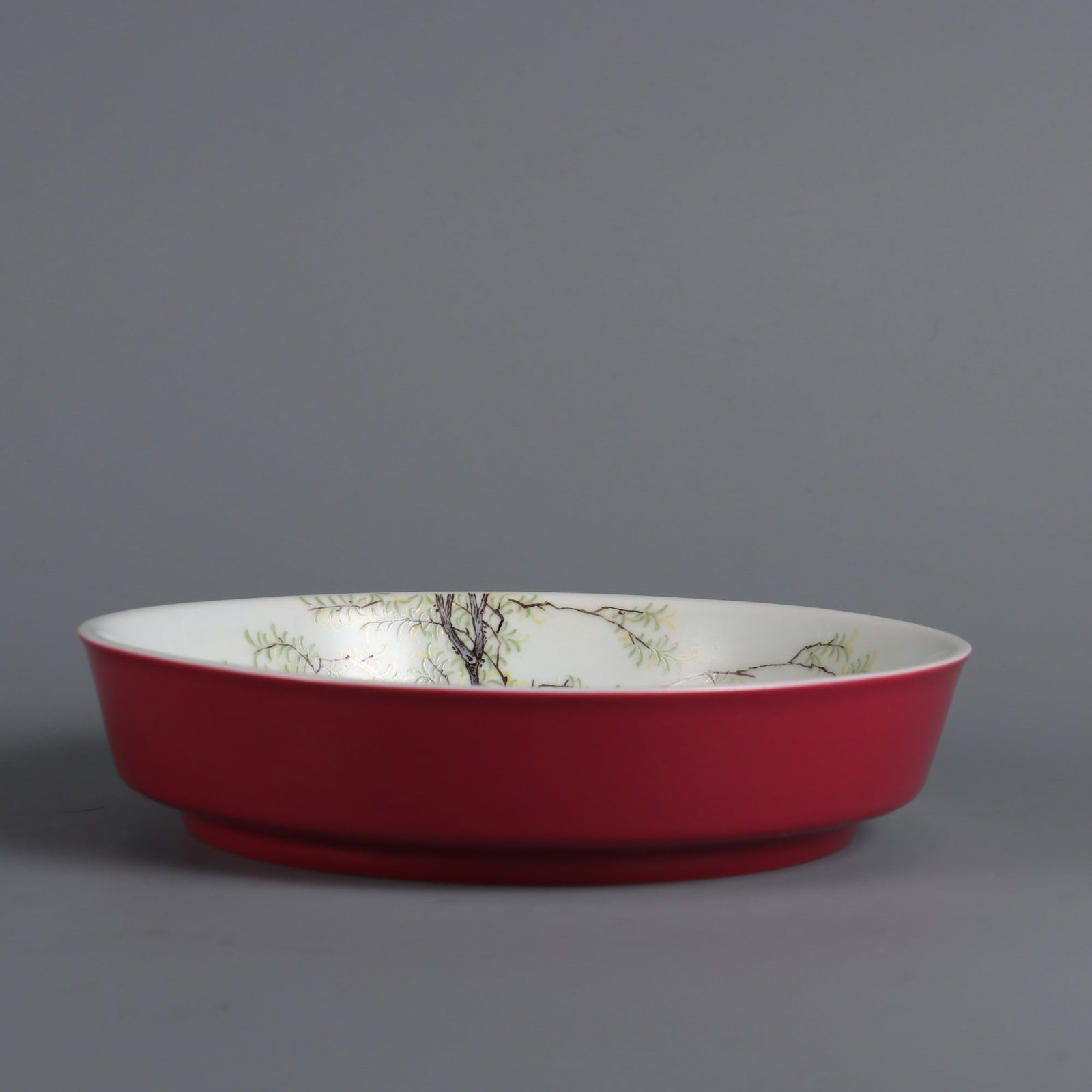 spring swallows in apricot forest, made in the Yongzheng period of the Qing Dynasty: Dimensions: height 3.3 cm diameter 14.6 cm