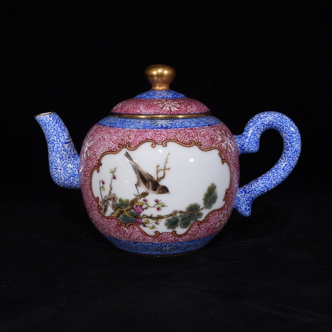 Qing Dynasty Qianlong Gilded Alum Red Window Flower and Bird Pattern Pot (1 of 9)