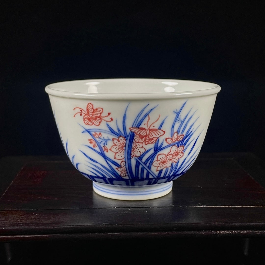 Qing Dynasty Yongzheng Period. Blue and white underglaze red floral cup (1 of 9)
