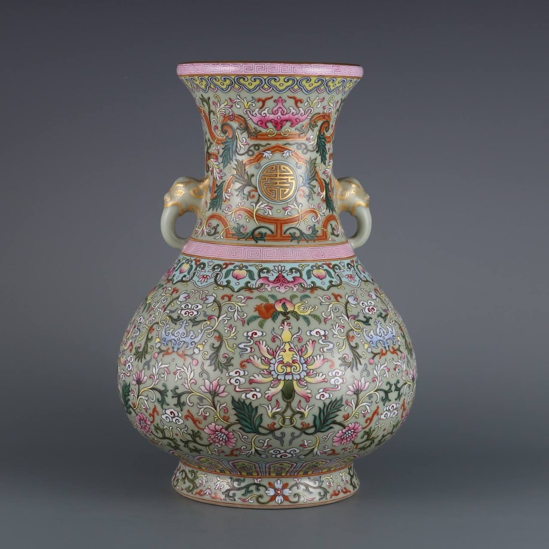 Qing Dynasty Qianlong period bean green glaze and powder enamel passionflower longevity pattern (1 of 9)