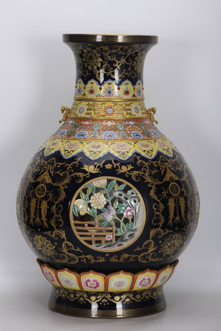 Qing Dynasty, Qianlong period, enameled blue and gold-painted hollow revolving neck vase (1 of 8)