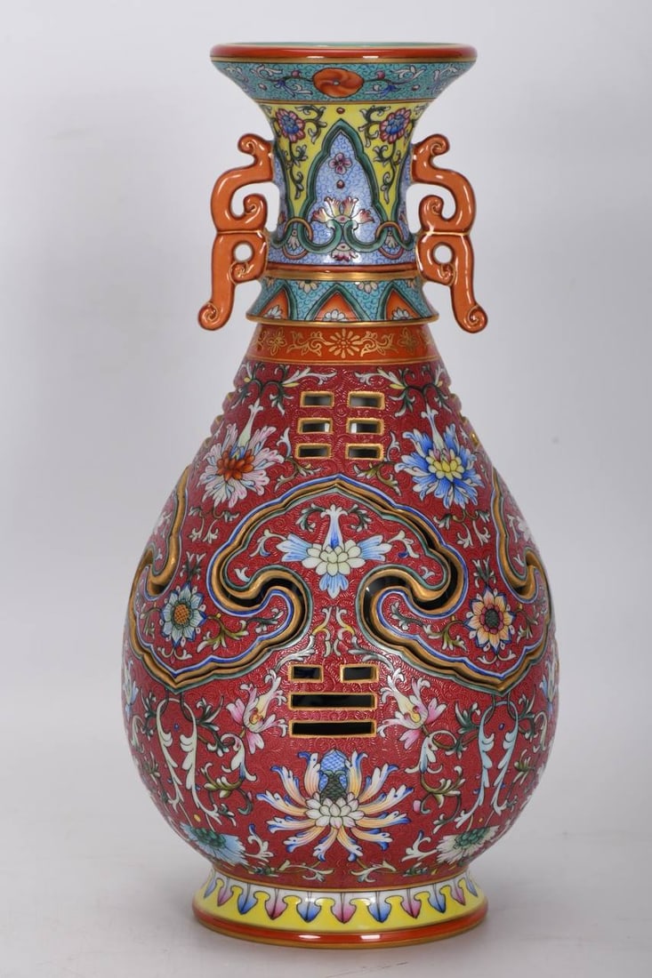Qing Dynasty, Qianlong period, enameled rouge red carved Bagua Ruyi double-handled revolving vase (1 of 8)