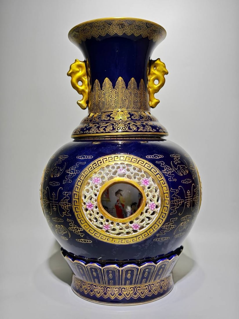 Qianlong Period of the Qing Dynasty, a famille rose blue gilded hollow heart-turning vase (1 of 8)