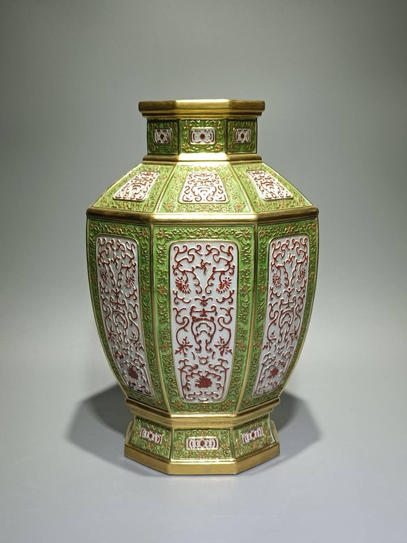 Qing Dynasty Qianlong Mark, light green carved with alum red longevity pattern vase (1 of 8)