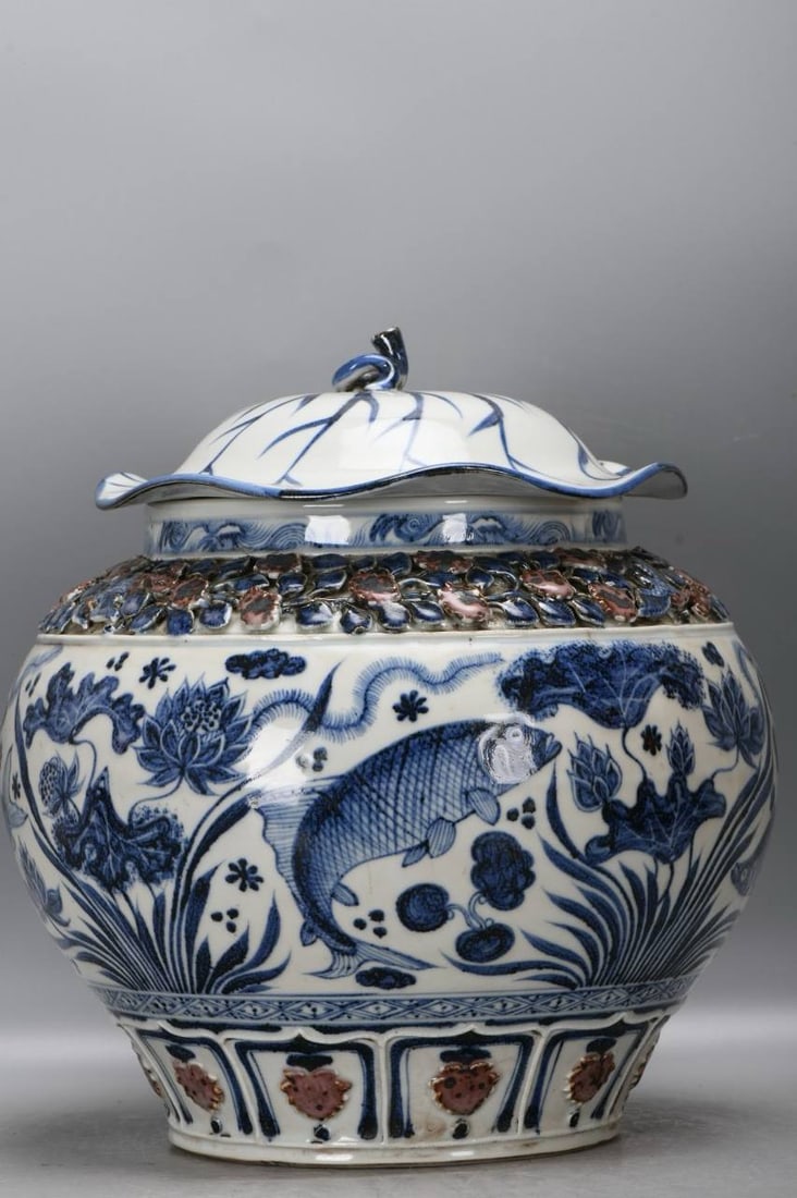 Yuan Dynasty blue and white fish bath jar with lid (1 of 7)