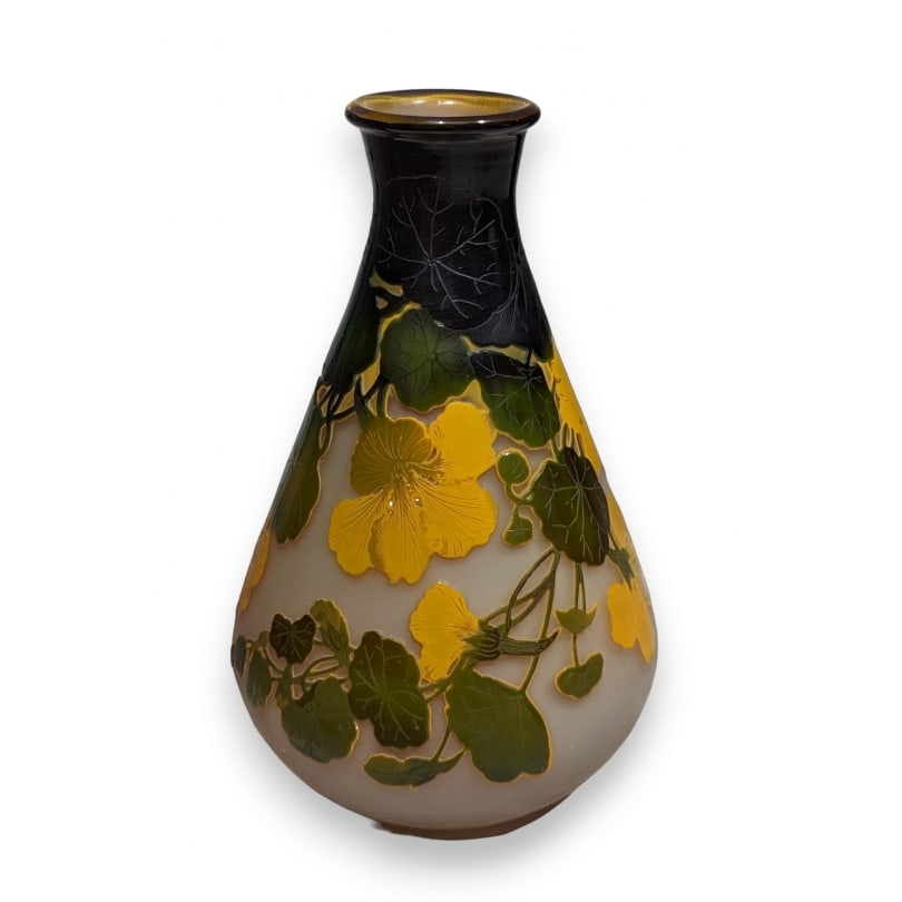 Antique French 20th century Yellow and green Capucine vase signed GALLÉ: Yellow and green vase on white background decorated with nasturtiums signed GALLÉ (Émile 1846-1904)Origin: FrancePeriod: 20th centuryMaterials: GlassDimensions: Height 26 x diameter 17 cm