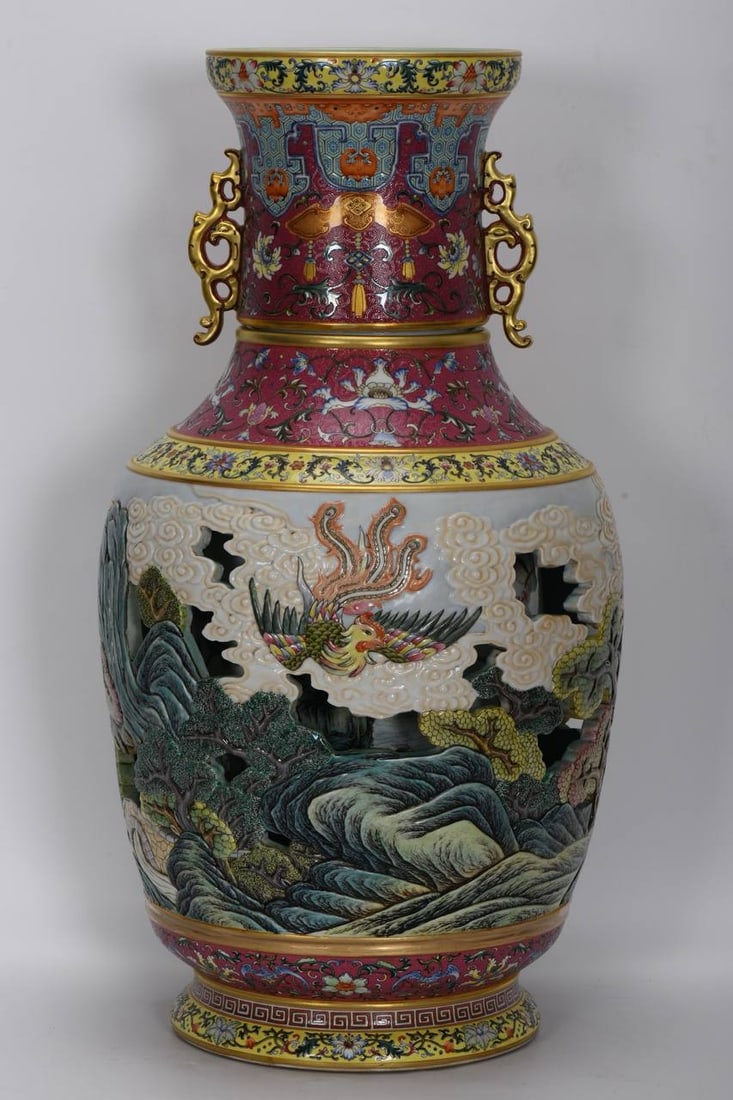 Qing Dynasty, Qianlong period, enameled rouge red hollowed-out phoenix-embellished double-handled: 63.6 cm high, 20.2 cm in diameter, 34 cm in belly diameter, 24 cm in bottom diameter