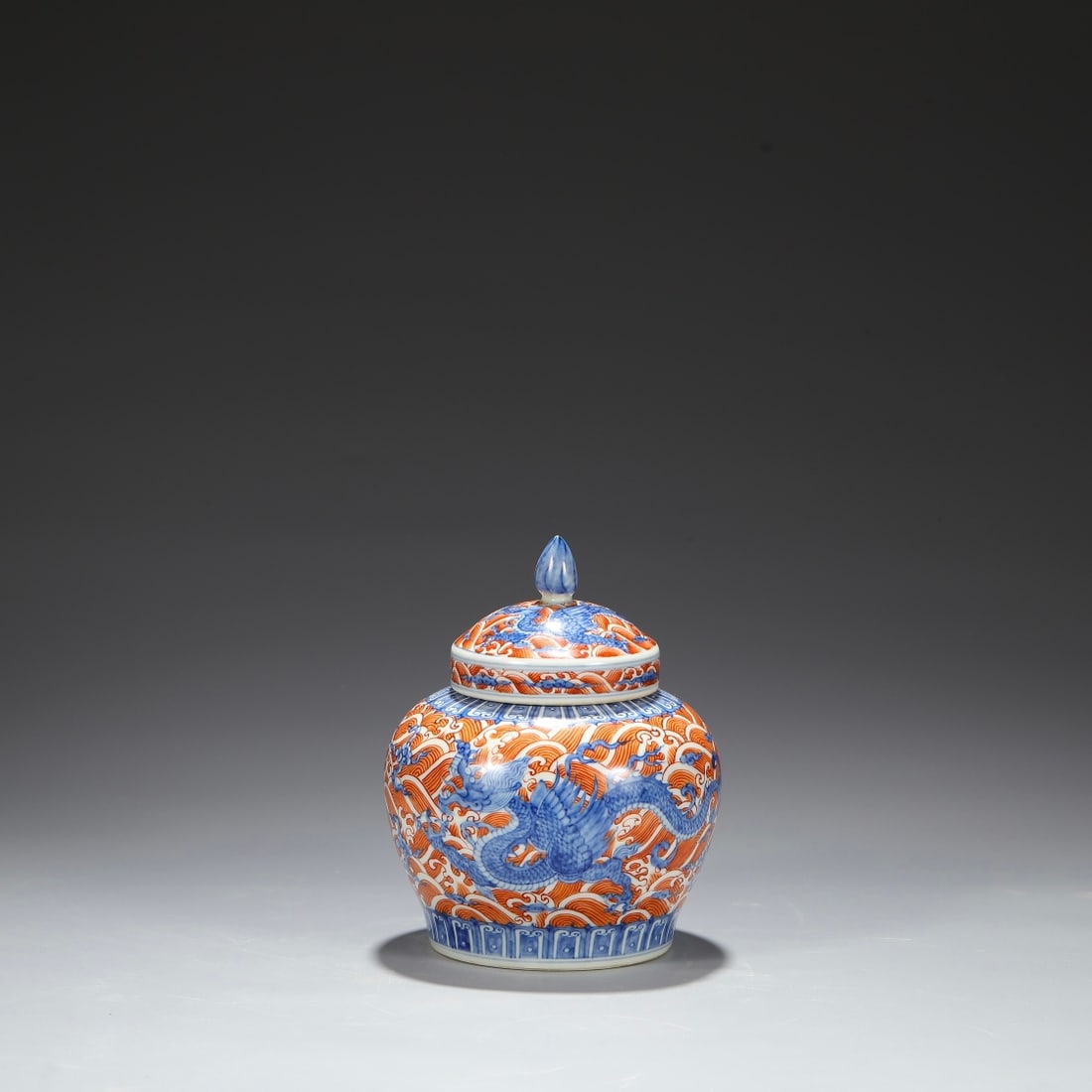 Old Collection Ming Chenghua Blue and White Alum Red Sea Dragon Pattern Tianzi Covered Jar (1 of 8)