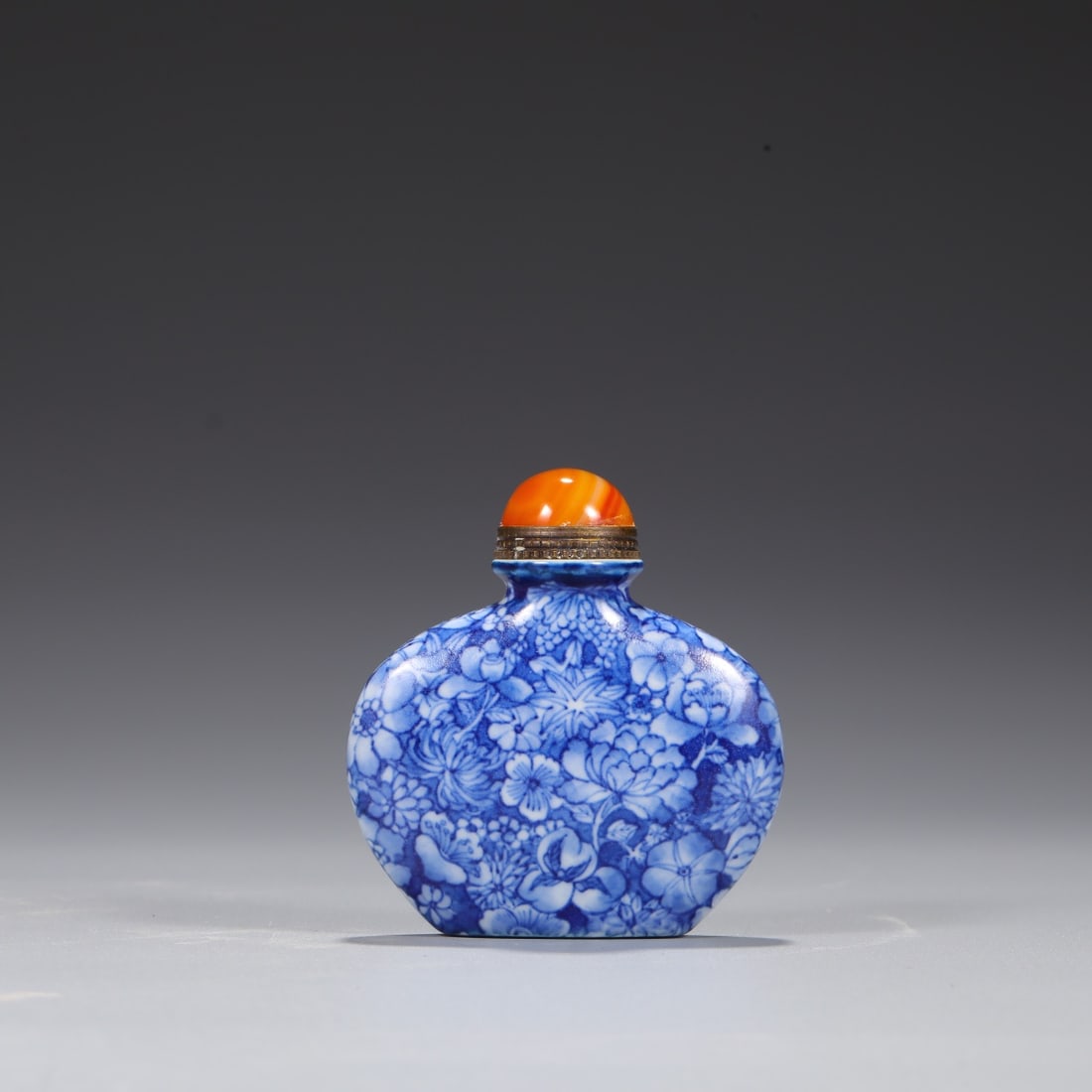 Old collection of Qing Qianlong blue and white flower snuff bottle (1 of 5)