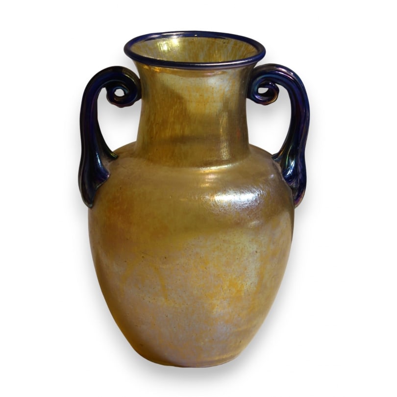 Czechoslovakia 20th century LÖTZ Amphora Vase: Amphora vase by LÖTZ (Johann WITWE LOETZ 1880-1940), yellow and blueOrigin: CzechoslovakiaPeriod: 20th centuryMaterials: GlassDimensions: Height 18 x diameter 14 cm