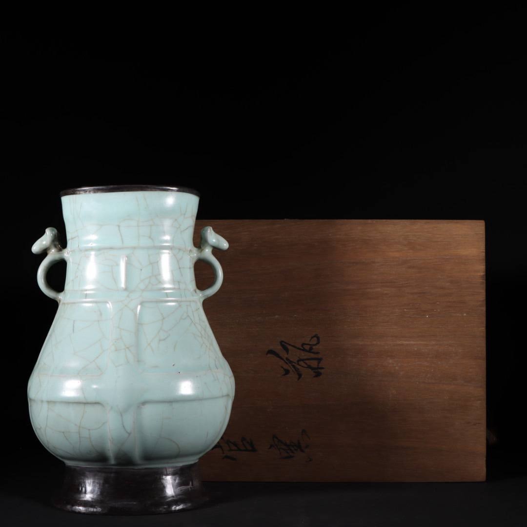 Old collection of Song Dynasty official kiln powder green glaze silver buckle sheep ear vase (1 of 9)