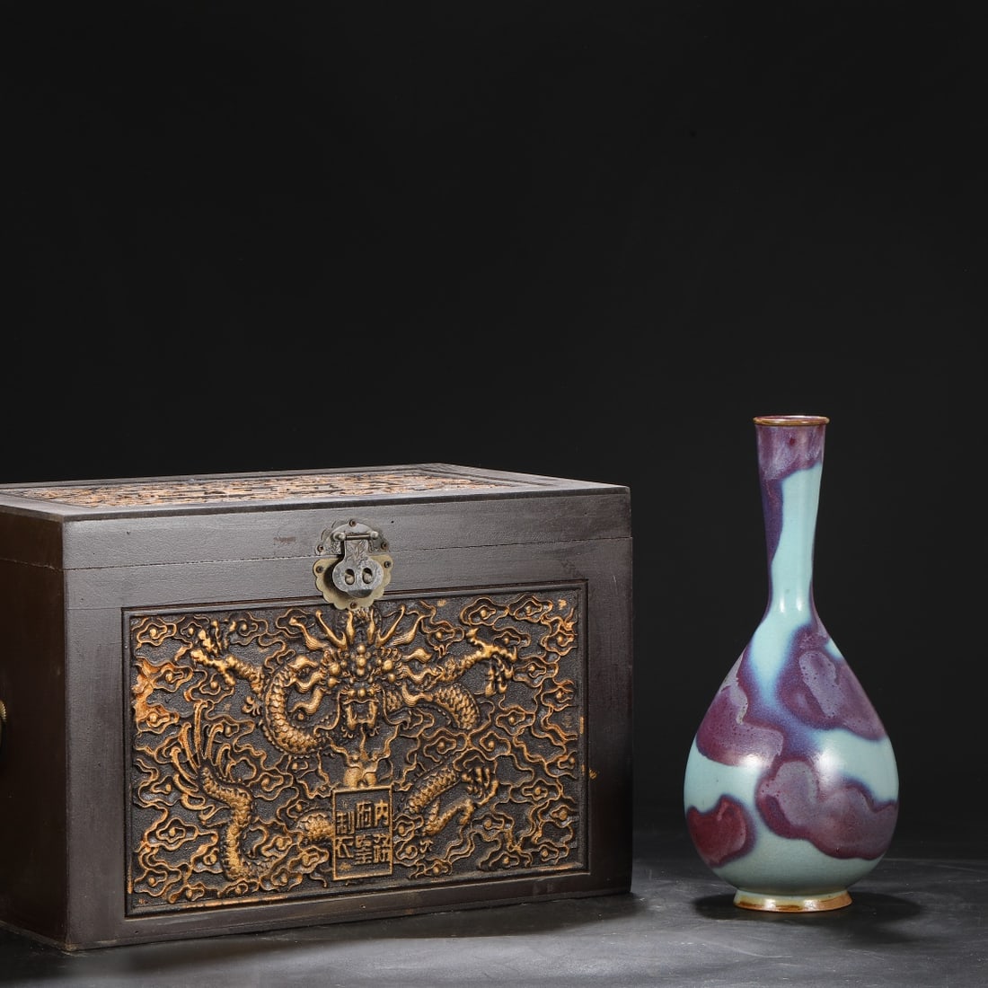 Old Collection Northern Song Dynasty Jun Kiln Purple-Red Spot Imperial Court Bold Bottle "Qianlong (1 of 9)