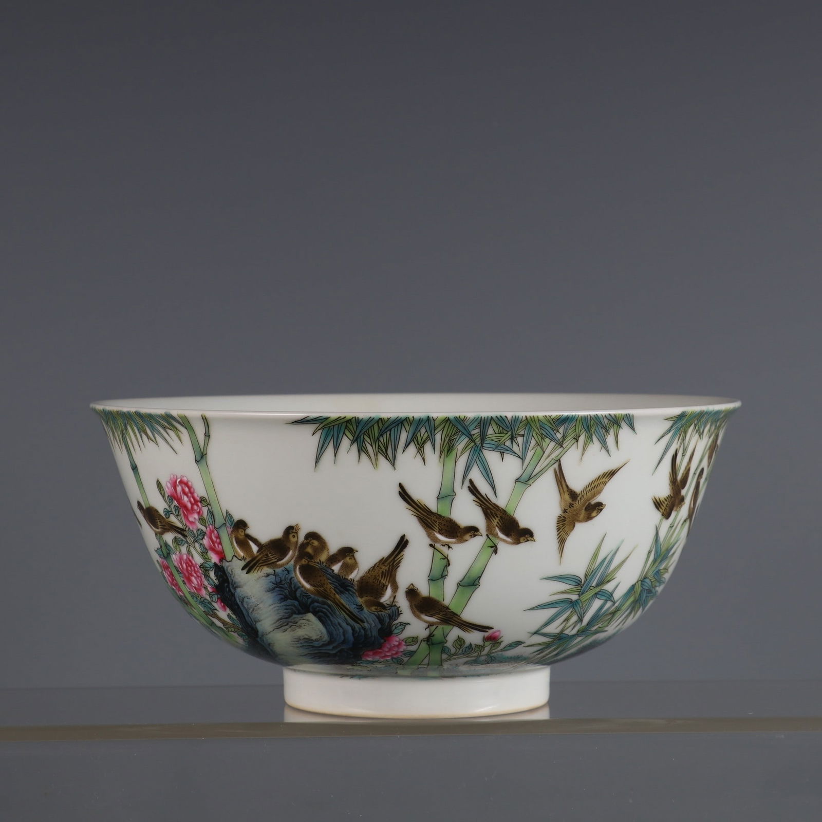 Large bowl with bamboo and sparrow pattern made in Yongzheng period of Qing Dynasty: Size: height 8cm diameter 17.2cm
