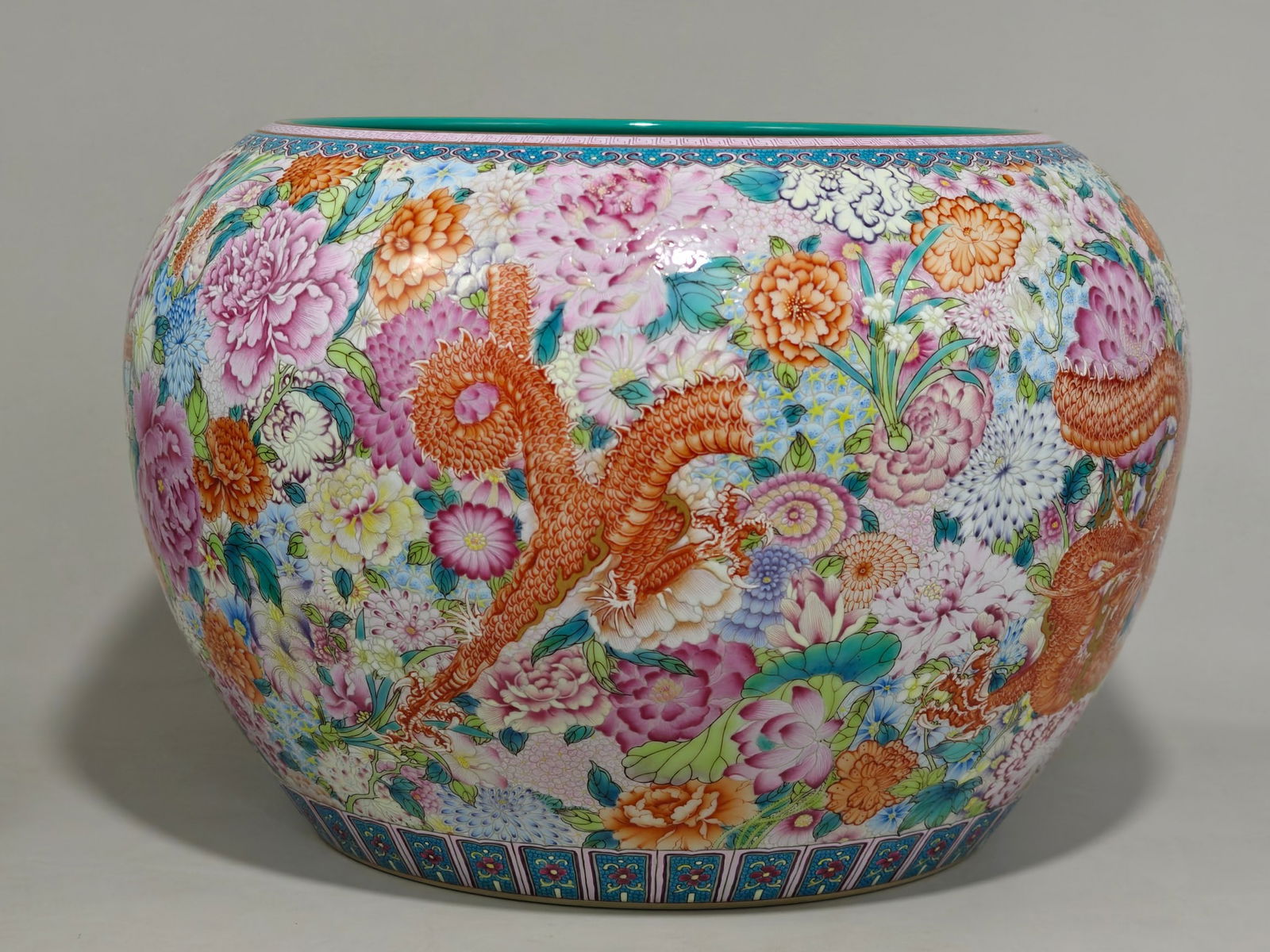 A pink enamel vase with a double dragon piercing an apple with flowers made during the Qianlong (1 of 9)