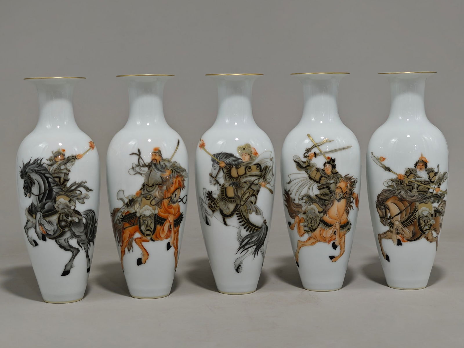 A Guanyin vase with ink and color figures of the Five Tiger Generals made in the Qianlong period of: 20 cm high and 8 cm in diameter.