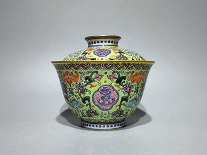 Made in the Qianlong Period of the Qing Dynasty, an enamel green auspicious cup with a lid,: height: 9cm, diameter: 10.2cm