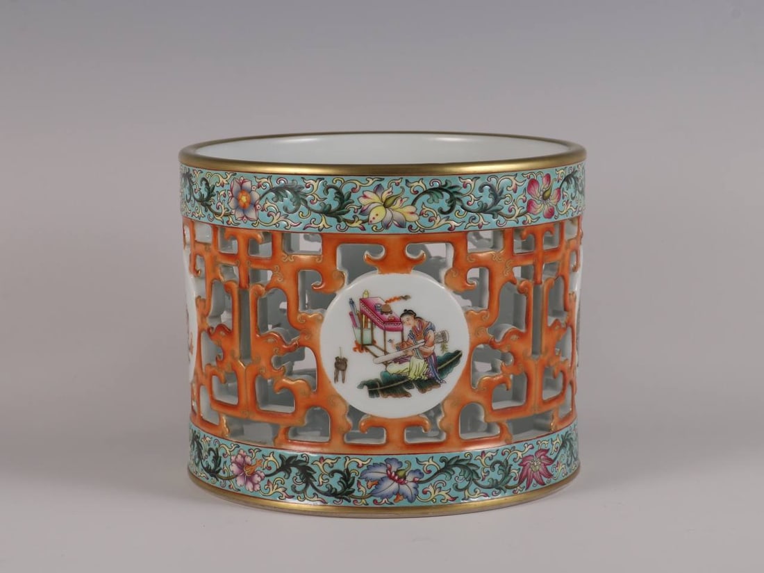 Qing Dynasty, Qianlong Period Famille-Rose and Gilt-Decorated Openwork Brush Pot (1 of 9)