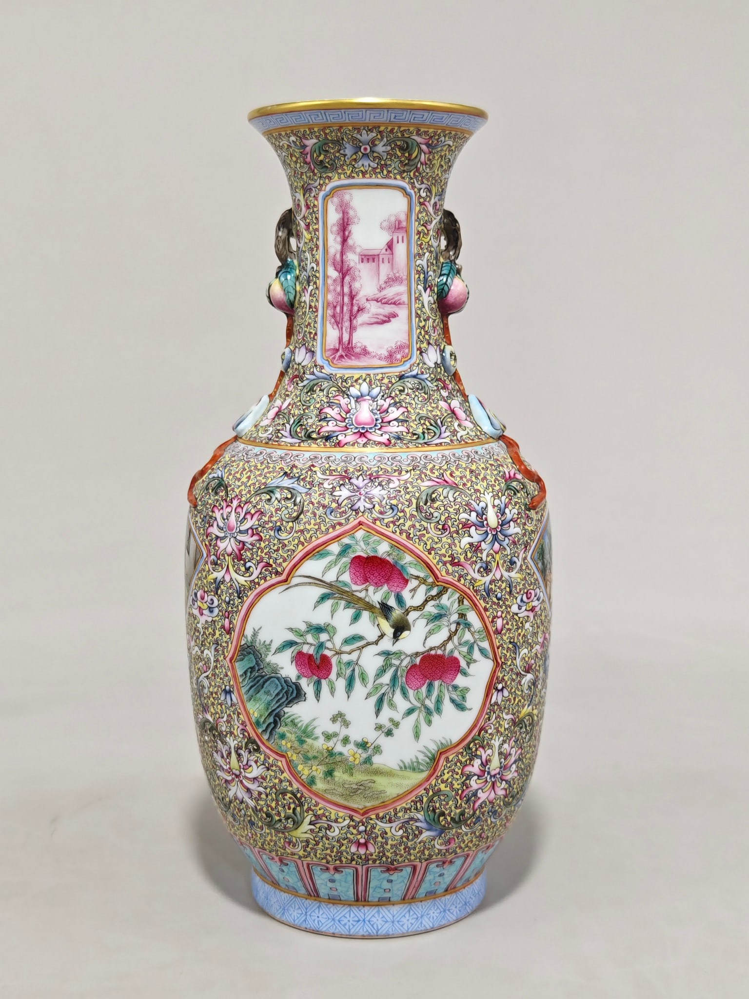 A pink-patterned vase with floral and window designs, bearing the mark of the Qianlong period of the: It measures 26.3 cm in height and 12.5 cm in diameter.