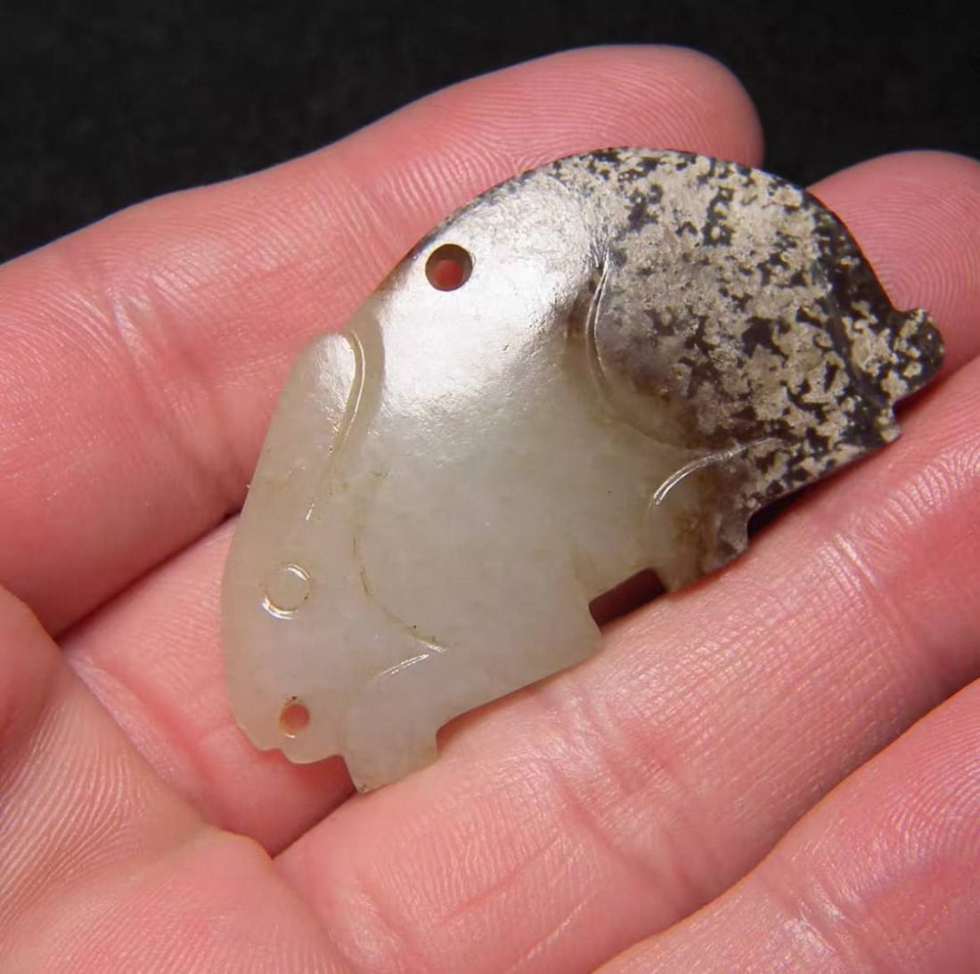 Han Dynasty Hetian jade rabbit pendant with chicken-bone white and grayish-white patina - 2
