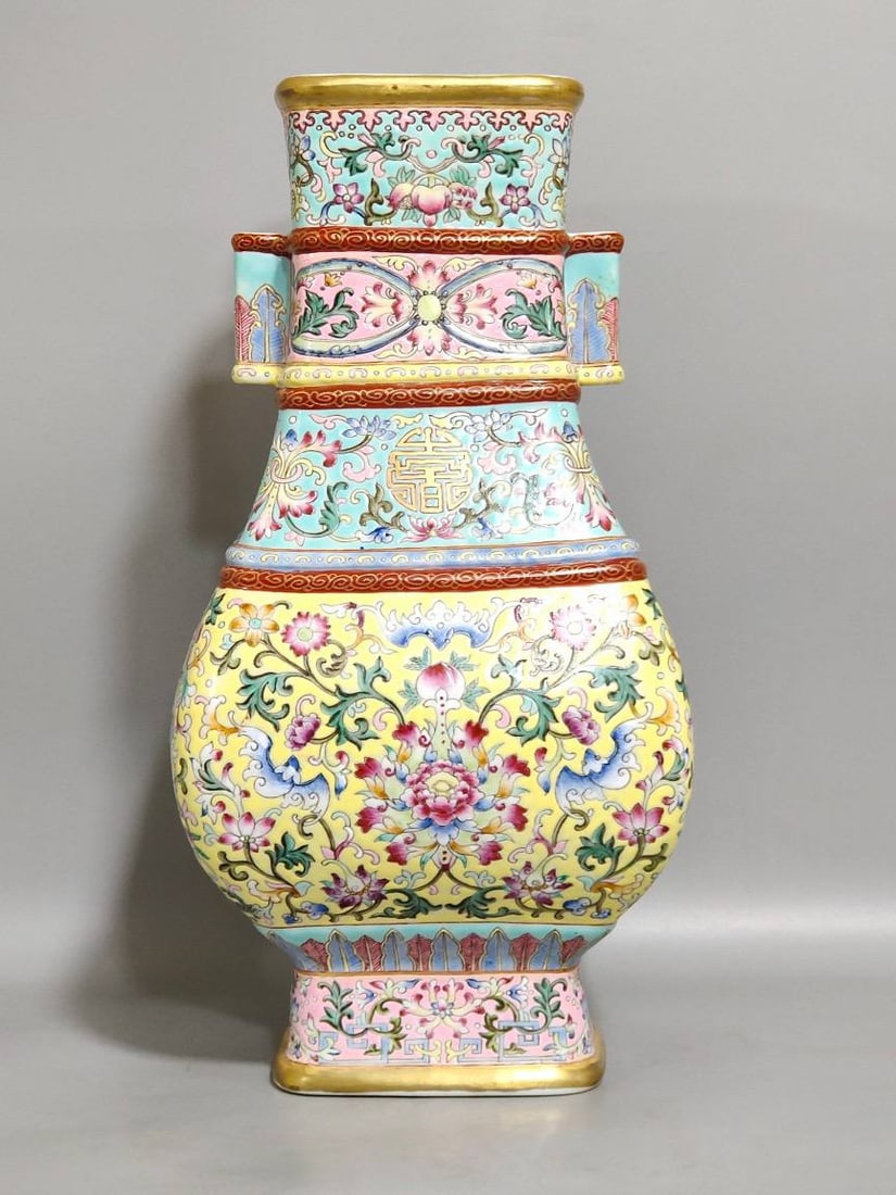 A square vase with two handles from the Qianlong period of the Qing Dynasty: A square vase with two handles from the Qianlong period of the Qing Dynasty, 28.5 cm high and 14 cm in diameter.
