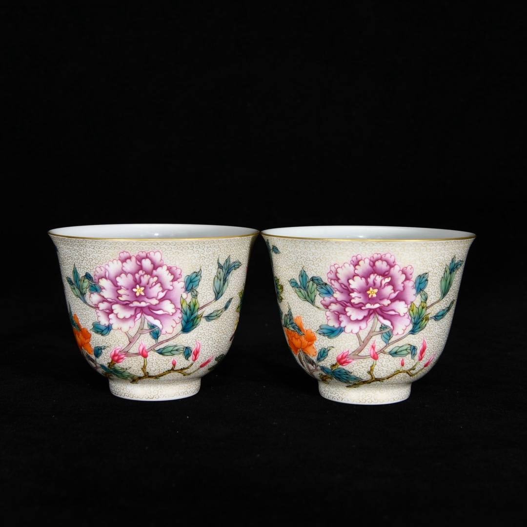 A Qing Dynasty Yongzheng period famille rose cups with gilt peony and floral design: A Qing Dynasty Yongzheng period famille rose cup with gilt peony and floral design, 5.5 x 9 cm.