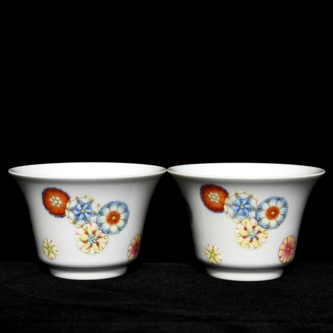 A Qing Dynasty Yongzheng period famille rose cups with a ball-shaped floral design: A Qing Dynasty Yongzheng period famille rose cup with a ball-shaped floral design, 5.7 cm high and 8.5 cm in diameter.