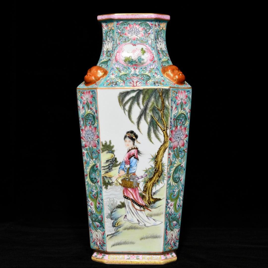 A square vase with famille rose and gilt decoration of four beauties: A square vase with famille rose and gilt decoration of four beauties, dating from the Qianlong period of the Qing dynasty. Height: 34cm, Diameter: 16.5cm