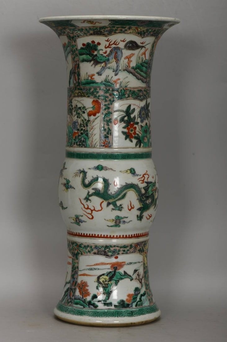 A polychrome vase depicting the twelve zodiac animals from the Kangxi period: A polychrome vase depicting the twelve zodiac animals from the Kangxi period of the Qing Dynasty, 47.5 cm high, 22 cm in diameter at the mouth, and 17 cm in diameter at the base.