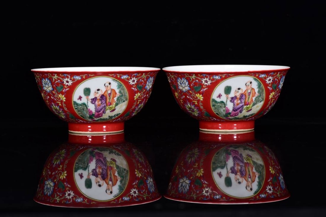 A Qing Dynasty Yongzheng period famille rose pair bowls with a child design (1 of 8)
