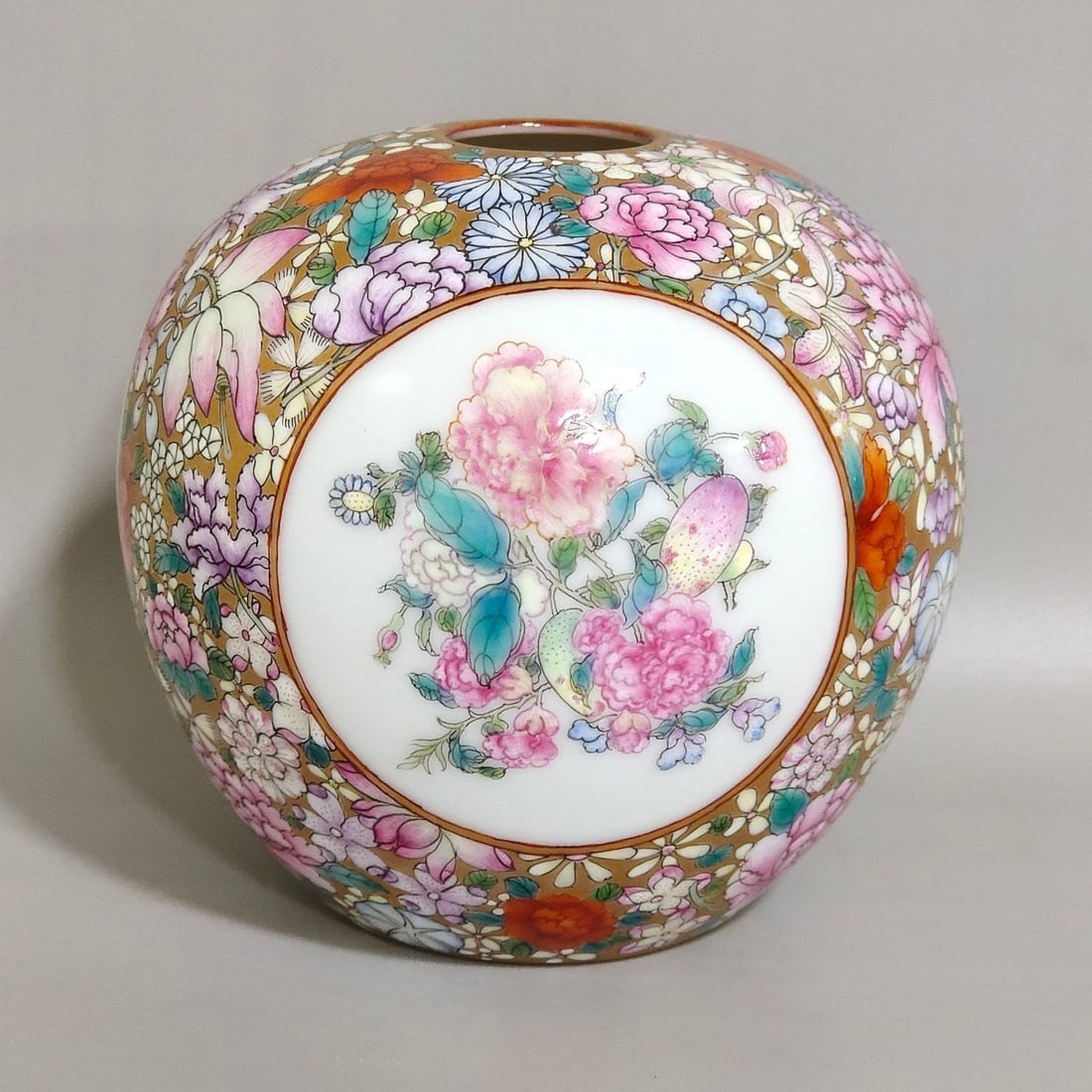 A Qing Dynasty Qianlong period water dropper with a gold-glazed background and openwork floral desig: A Qing Dynasty Qianlong period water dropper with a gold-glazed background and openwork floral design, 9 cm high and 8.5 cm in diameter.