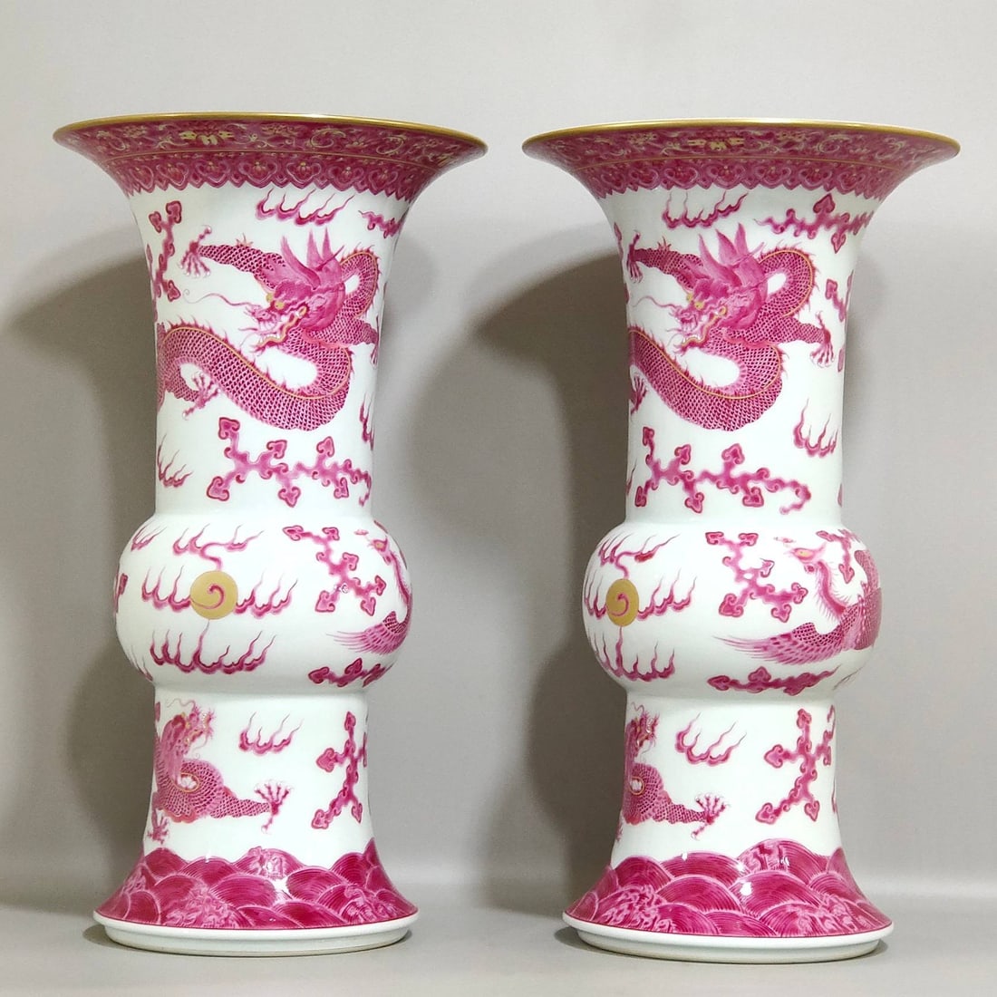 A Qing Dynasty Yongzheng period agate-red dragon and phoenix auspicious flower mushroom: A Qing Dynasty Yongzheng period agate-red dragon and phoenix auspicious flower mushroom, 37 cm high and 20 cm in diameter.