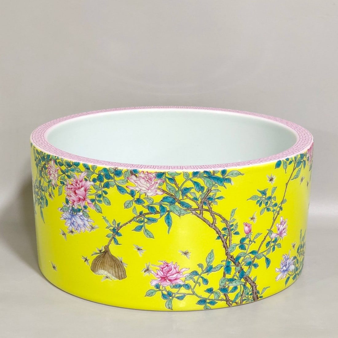 A Qing Dynasty Qianlong period lemon-yellow glazed brush washer: A Qing Dynasty Qianlong period lemon-yellow glazed brush washer with floral and bee motifs, 8.8 cm high and 18.2 cm in diameter at the mouth.
