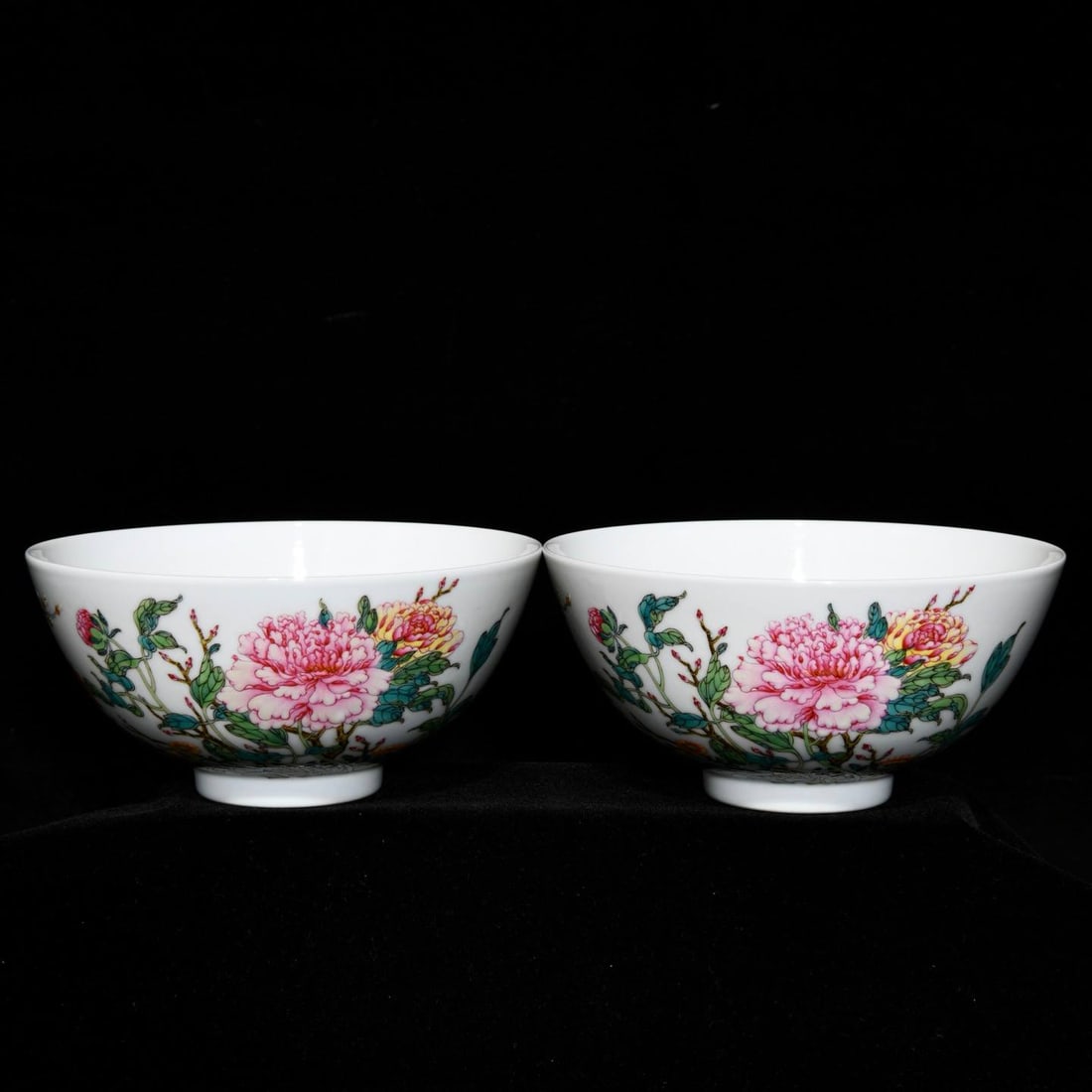 A Qing Dynasty Yongzheng period famille rose enamel bowls (1 of 7)