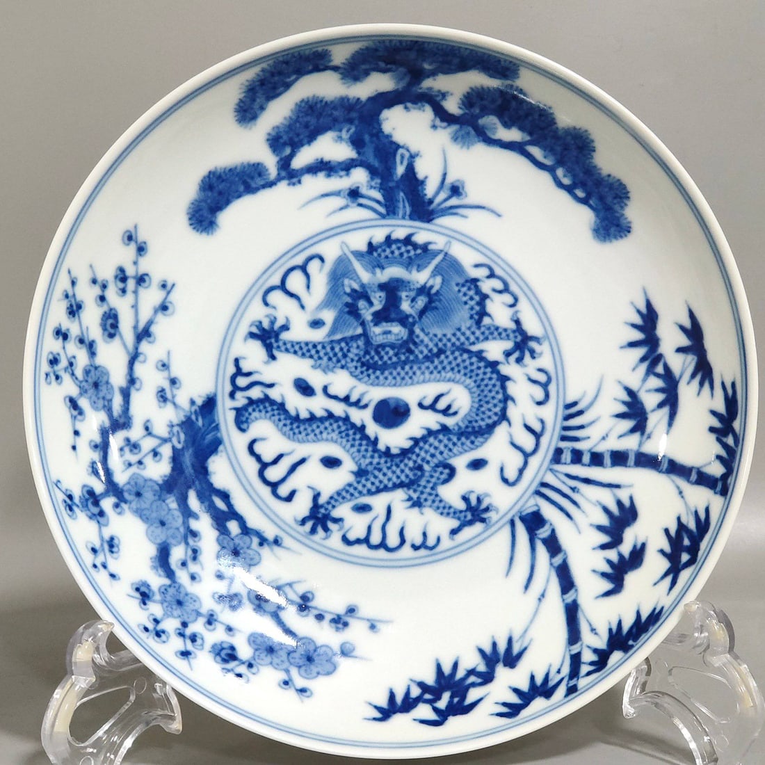 A Qing Dynasty Guangxu period plate depicting the Three Friends of Winter: A Qing Dynasty Guangxu period plate depicting the Three Friends of Winter (pine, bamboo, and plum), 4 cm high and 18 cm in diameter.