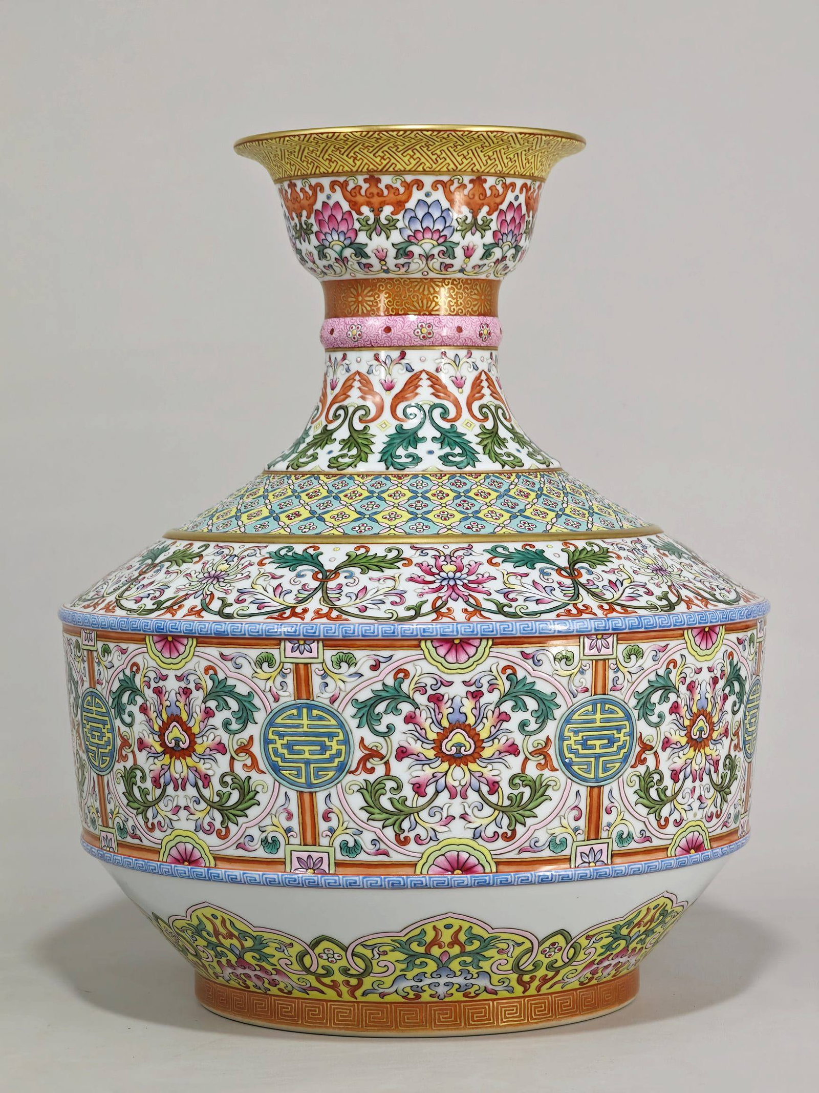 A square-shouldered vase with a design of intertwined longevity symbols: A square-shouldered vase with a design of intertwined longevity symbols, bearing the mark of the Yongzheng reign of the Qing Dynasty. It measures 31.5 cm in height and 27 cm in diameter.