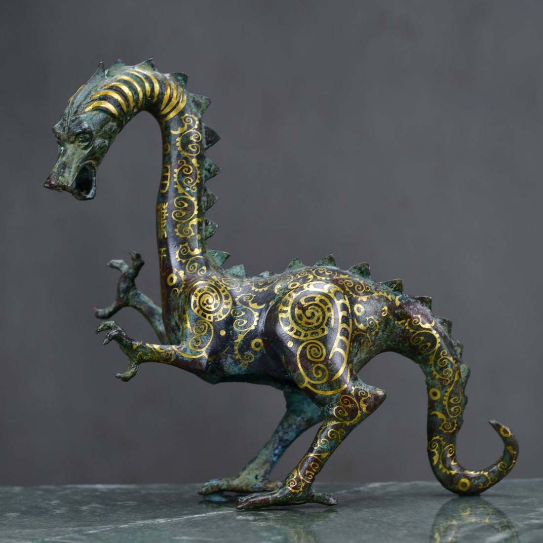 Gilded Dragon Vase: Gilded Dragon VaseLength 25 cm, Width 9 cm, Height 24 cm, Weight 1160 grams