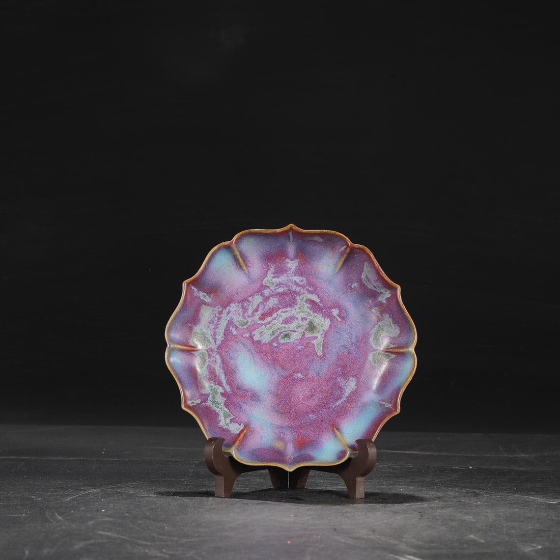 A large, lobed, Northern Song Dynasty Jun ware dish with purplish-red spots, used in the imperial: Dimensions: Height 4 cm, Diameter 18 cm.