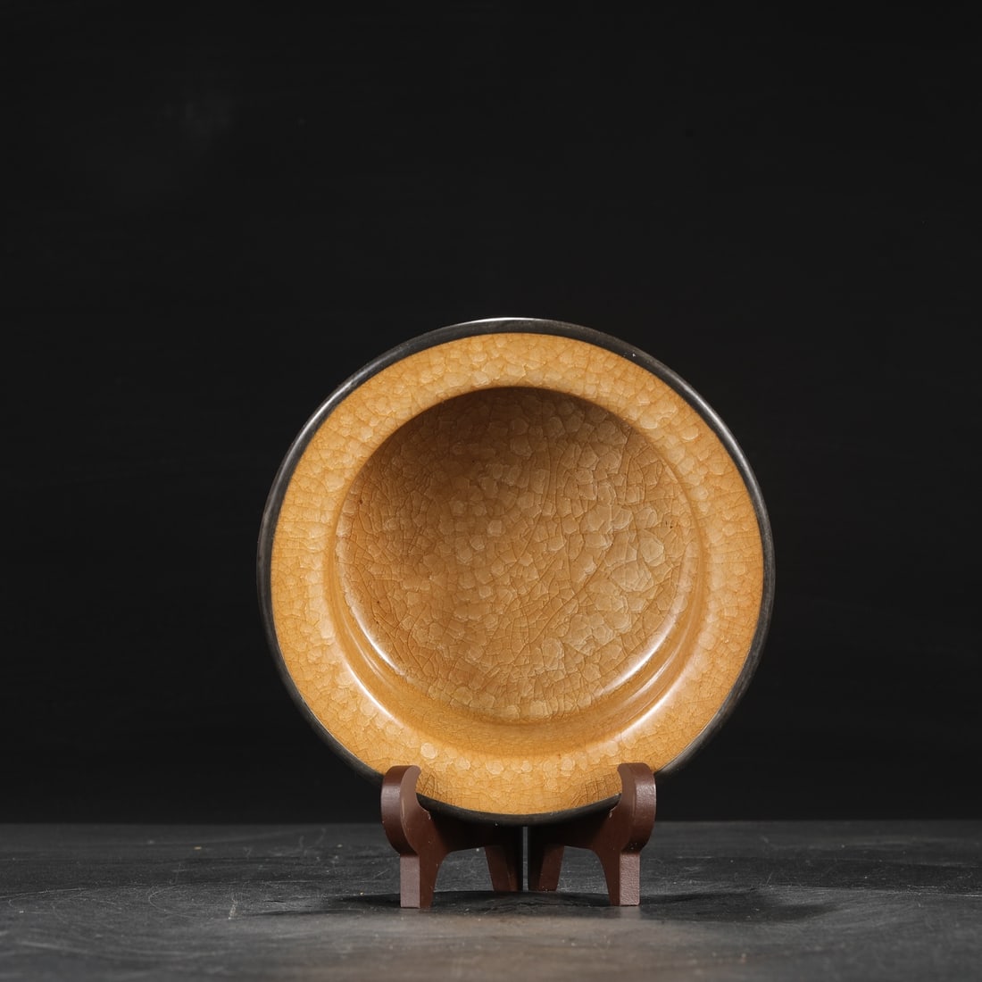 A Southern Song Dynasty official kiln beige-glazed, ice-crack patterned, silver-rimmed imperial: Dimensions: Height 8 cm, Mouth Diameter 18.5 cm.